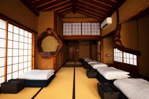 
Tempat tidur dalam kamar di Kamakura Guest House
