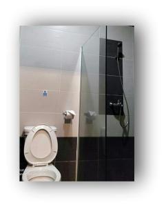 Phòng tắm tại Ginasuite Kompleks27 Hotel