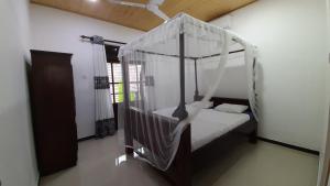Una cama o camas en una habitación de Bandulas Beach House
