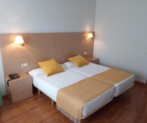 Cama o camas de una habitación en Hotel San Millán