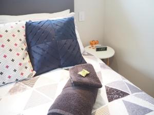 Postel nebo postele na pokoji v ubytování Luxury Stay - Parrot Nest - Brand New