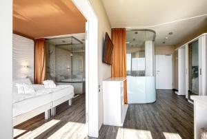 A bed or beds in a room at aja Warnemünde