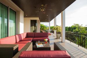 Balkón nebo terasa v ubytování Ocean views Kata gardens penthouse 6C near Kata Noi Beach
