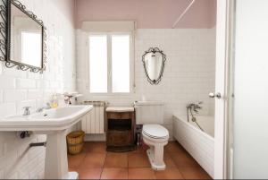 Et badeværelse på Romantic Central Terrace + 61 billeder