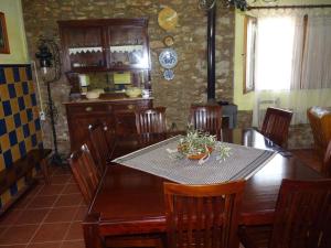 En restaurant eller et andet spisested på Casa Rural L'Esquerra De Gabriel