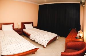 A bed or beds in a room at Hotel Bojatours