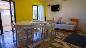 a living room with a table and a couch at The Sea House Apartments in Vis