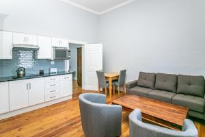 Kuchyň nebo kuchyňský kout v ubytování Victorian Square Guesthouse