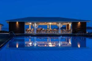 Bassein majutusasutuses Kassandra Bay Resort, Suites & Spa või selle lähedal