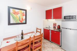Kuchyň nebo kuchyňský kout v ubytování Apartments Cvita