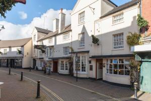 The surrounding neighborhood or a neighborhood close to the hotel 