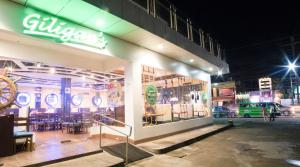 a store front of a restaurant at night at RedDoorz Plus near Rizal Junction in Puerto Princesa City