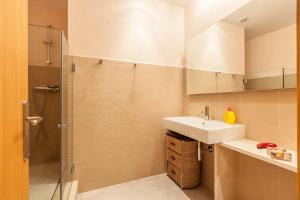 Łazienka w obiekcie Apartamento con encanto en el Barrio de Santa Cruz