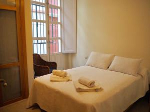 Łóżko lub łóżka w pokoju w obiekcie Apartamento con encanto en el Barrio de Santa Cruz