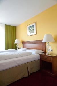 Postel nebo postele na pokoji v ubytování Hotel Alpenkrone