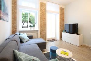 Televízia a/alebo spoločenská miestnosť v ubytovaní Apartament Wilda Nova