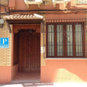 an entrance to a building with a wooden door at Hospedería Ana Pilar in Porcuna