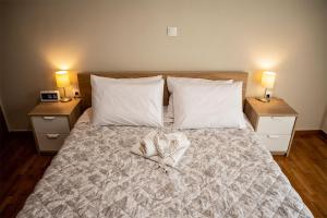 A bed or beds in a room at Your apartment in Athens (Next to Metro & Acropolis)