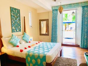 Uma cama ou camas num quarto em Thaproban Beach House