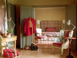 a living room with a couch and a red jacket at Albergo l'Ostelliere - Villa Sparina Resort in Gavi