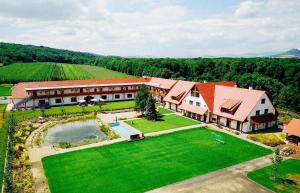 Nespecifikovaný výhled na hory nebo výhled na hory při pohledu z hotelu