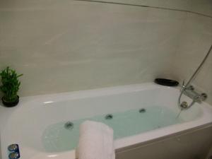 Koupelna v ubytování Hostal Alcalá Del Jucar