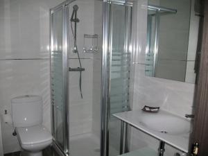Koupelna v ubytování Hostal Alcalá Del Jucar