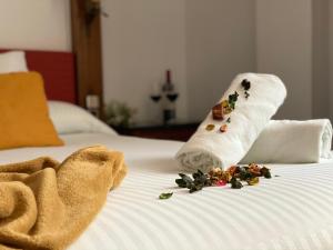 a stuffed animal sitting on top of a bed at Hotel El Bedel in Alcalá de Henares