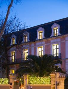 Gallery image of Hotel des Arceaux in Montpellier