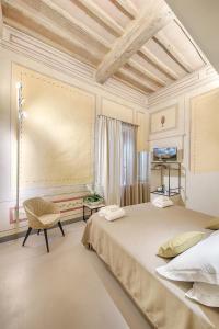 A bed or beds in a room at Residenza d'Epoca Le Aquile