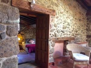 Łóżko lub łóżka w pokoju w obiekcie Casona de Saltus, espectacular casona en Sotosalbos,10min de Segovia