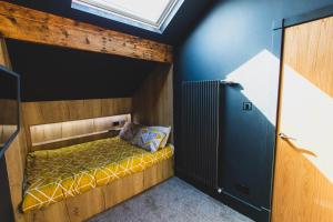 a bunk bed in a room with a window at The Loft Sasco Apartments in Blackpool