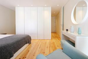 Llit o llits en una habitació de HM - Charming Pinheiro Duplex Apartment