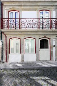 Gallery image of HM - Charming Pinheiro Duplex Apartment in Porto