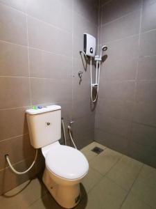 Bathroom sa Clover Hotel Port Dickson