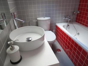 A bathroom at Belém 25, duplex apartment