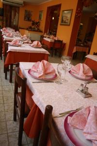 En restaurant eller et andet spisested på Hotel Ristorante Il Pino