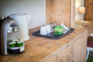 Zestaw do parzenia kawy i herbaty w obiekcie Boutique Hotel 't Klooster