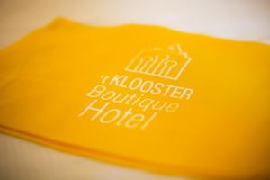 a close up of a yellow towel with the name of a hotel at Boutique Hotel 't Klooster in Willemstad