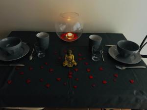 Kaffee-/Teezubehör in der Unterkunft Une Pause Douceur - Suite Orchidée