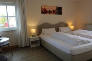 Postel nebo postele na pokoji v ubytování Hotel-Gasthof Opel