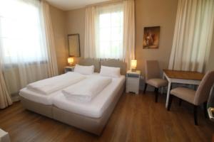 Postel nebo postele na pokoji v ubytování Hotel-Gasthof Opel