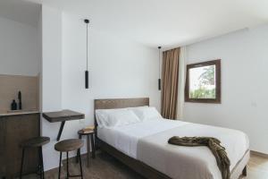 Postel nebo postele na pokoji v ubytování Alava Suites