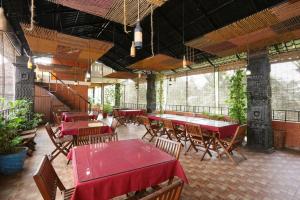 A restaurant or other place to eat at Kovalam Beach Hotel