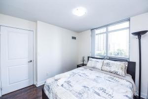 Katil atau katil-katil dalam bilik di PlanURstay - Luxury Suites Mississauga Downtown