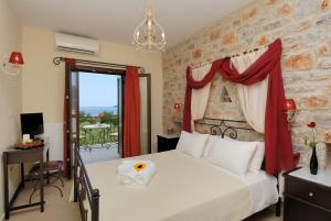 Postel nebo postele na pokoji v ubytování Byzantinon Hotel