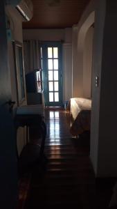 a room with a bed and a window at Bed & breakfast Villa Carmo in Salvador