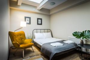 Łóżko lub łóżka w pokoju w obiekcie Apartamenty na Starówce / Old Town apartments