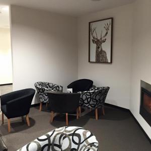 Risdon Brook Hotel的休息区