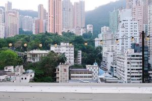 Pemandangan umum Hong Kong atau pemandangan kota yang diambil dari hotel